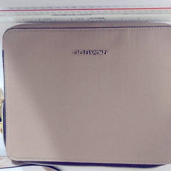 Small flat crossbody handbag, perfect shape! - Picture 2 of 3